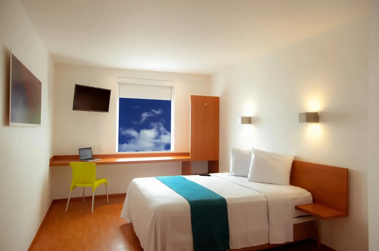 One Monclova Hotel
