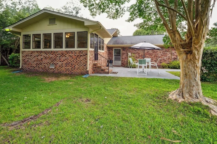 4 Bedrooms Cottage