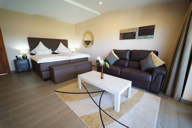 VMG Private Suites - Adults Only