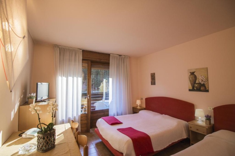 Standard Triple room