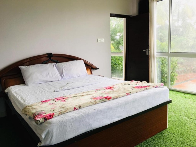 Suite with lake view