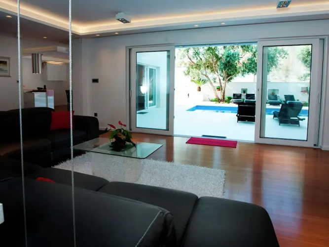 Modern Apartment with Private Pool in Split