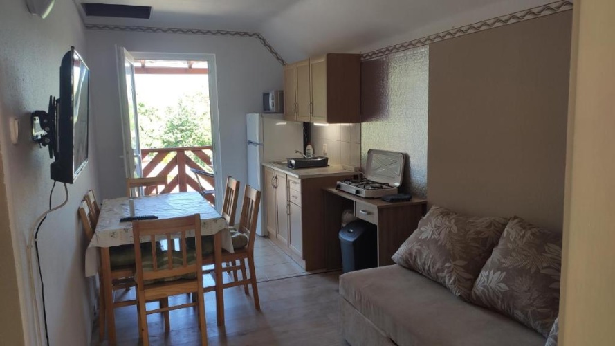 3 Bedrooms Apartment