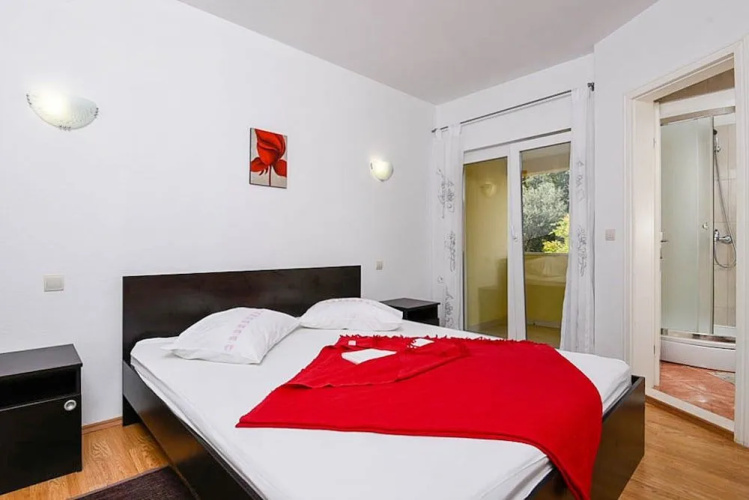 Apartments Trstenica
