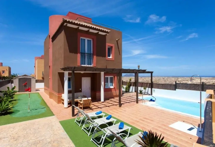 3 Bedrooms Villa