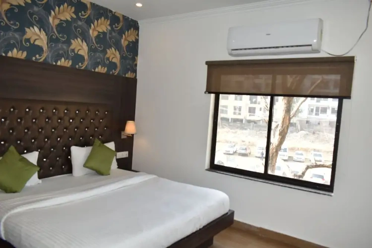 2 Bedrooms Economy Double room with city view