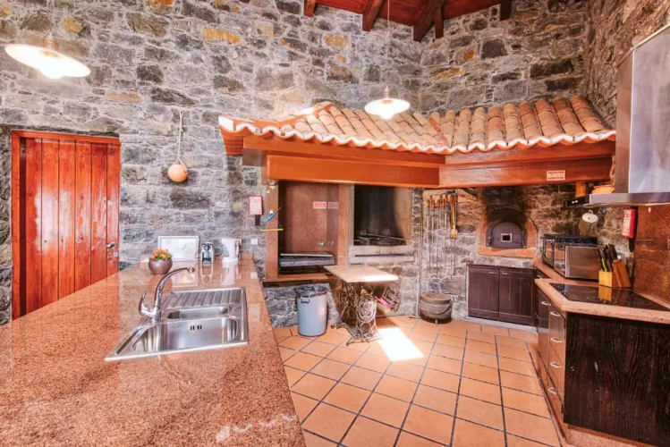 Seixal Sunny Villa