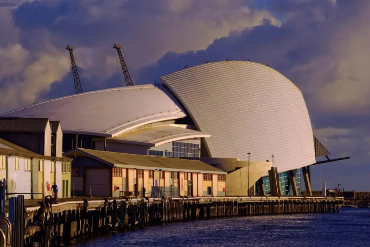The Leonardo has 180 degree ocean views