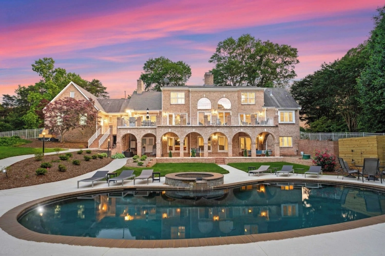 5 Bedrooms Cottage