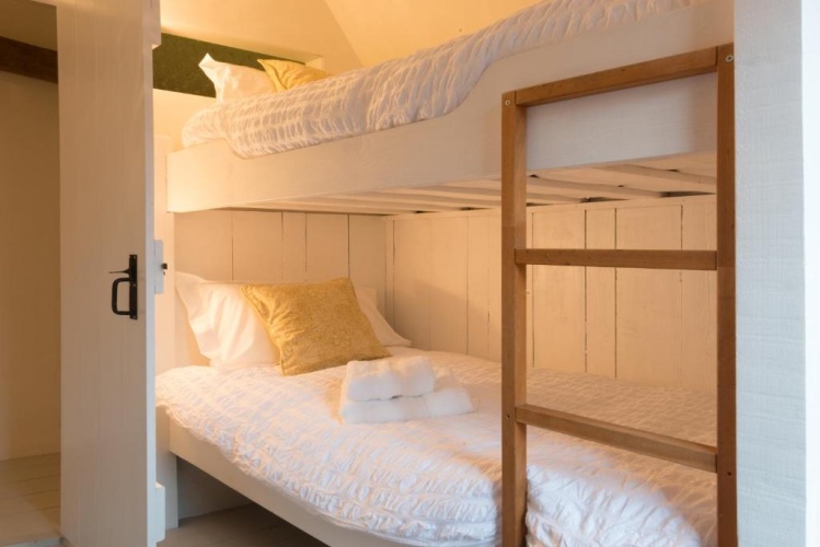 3 Bedrooms Cottage