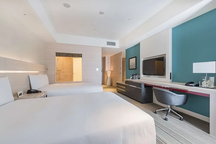 Executive Twin room with balcony and with ocean view