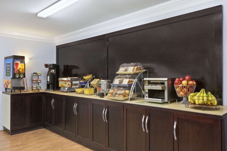 Days Inn by Wyndham Kelowna photo 14