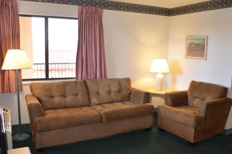 Navajoland Inn