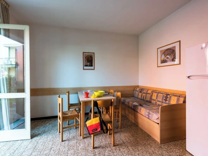 2 Bedrooms Apartment with balcony and with garden view