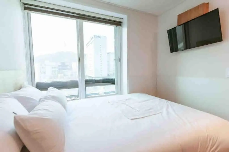 Triple room with city view