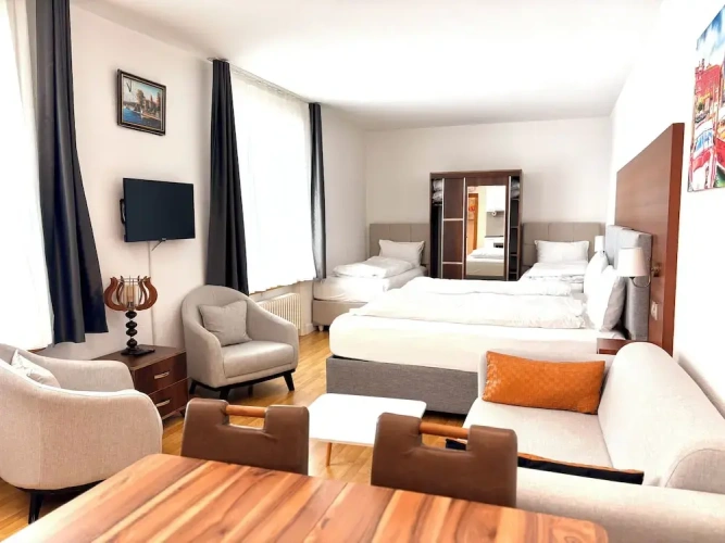 Economy Quadruple room with courtyard view