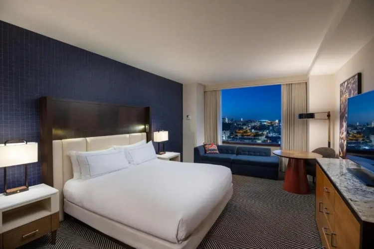 Double room with city view