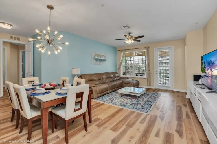 4 Bedrooms Apartment