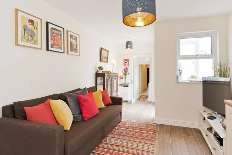 2 Bedroom Apartment By The River
