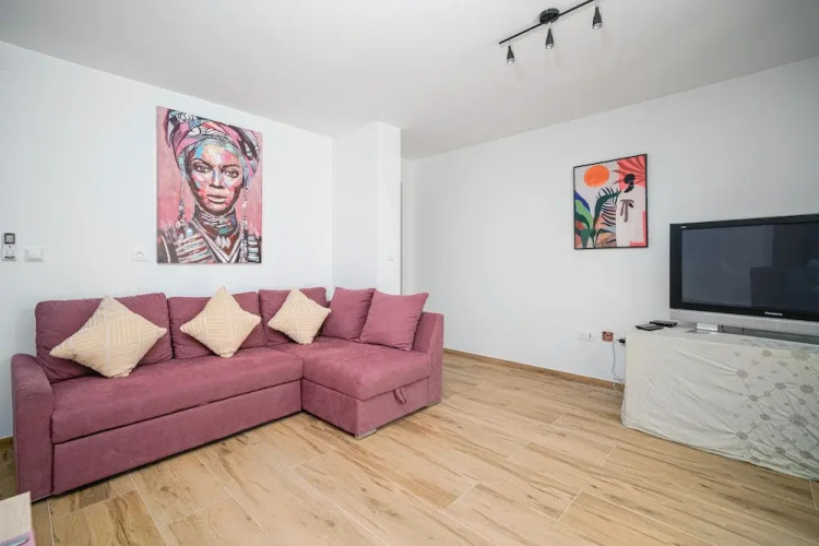 Captivating 3-bed Apartment in Vodice