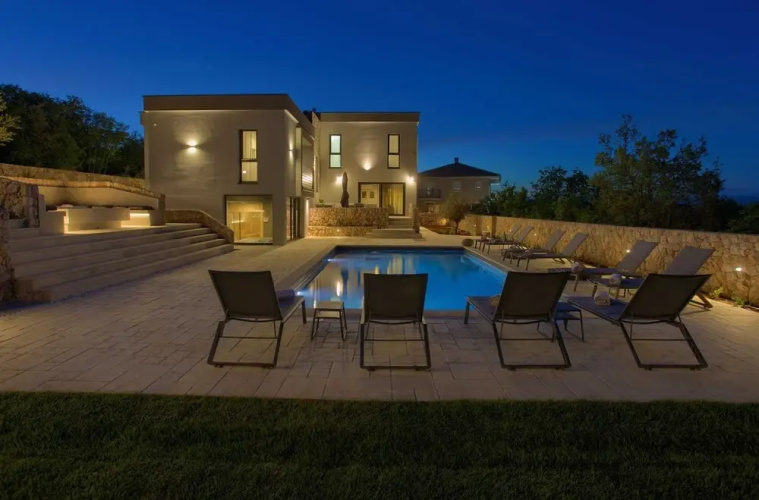 Villa Astrum With Heated Pool Jacuzzi and Sauna