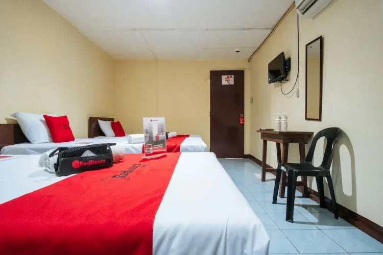 RedDoorz @ Downtown Bacolod