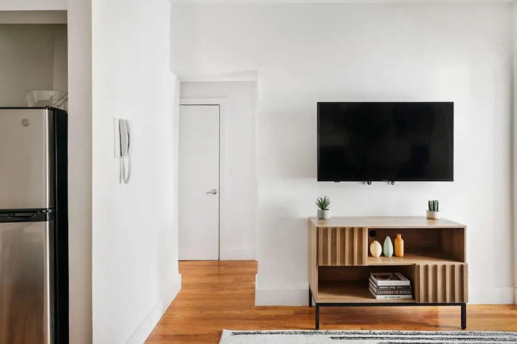 444-4e Contemporary 2BR in Hell s Kitchen