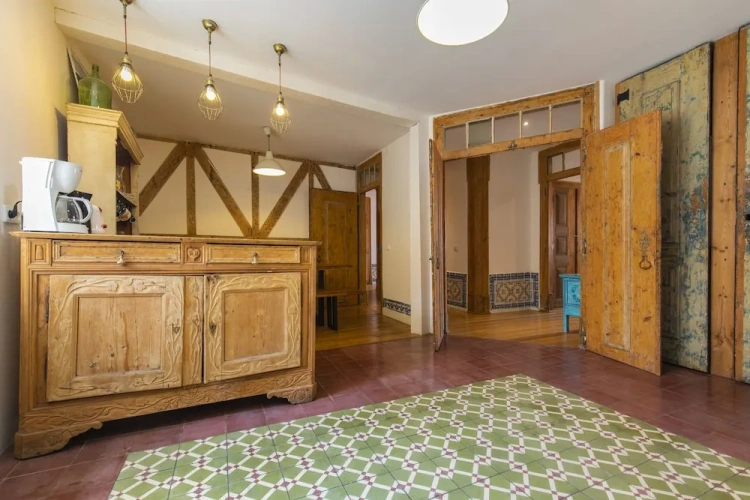 4 Bedrooms Apartment