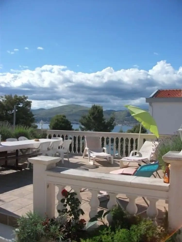 Apartment with sea view