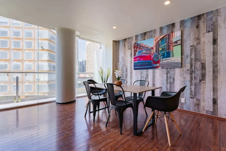 3 Bedrooms Apartment