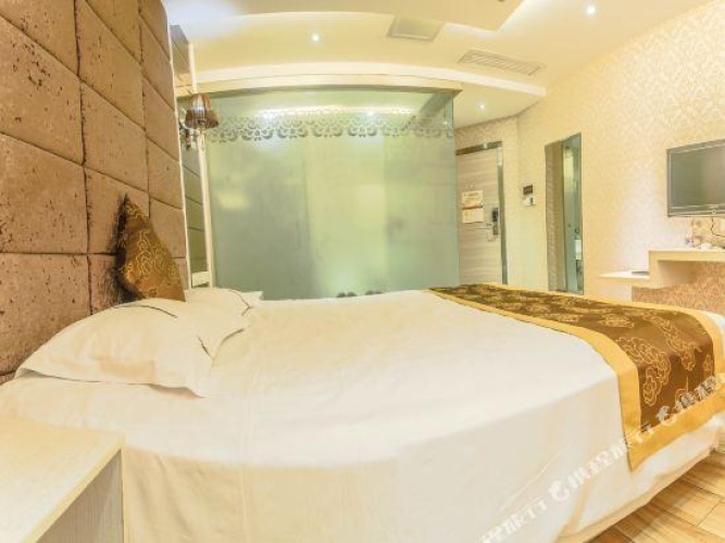 Standard Twin Suite