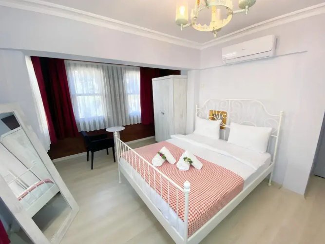 Queen Bee Hotel
