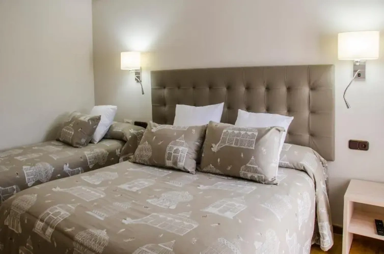 Standard Triple room