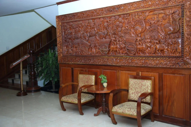 Holiday Hotel