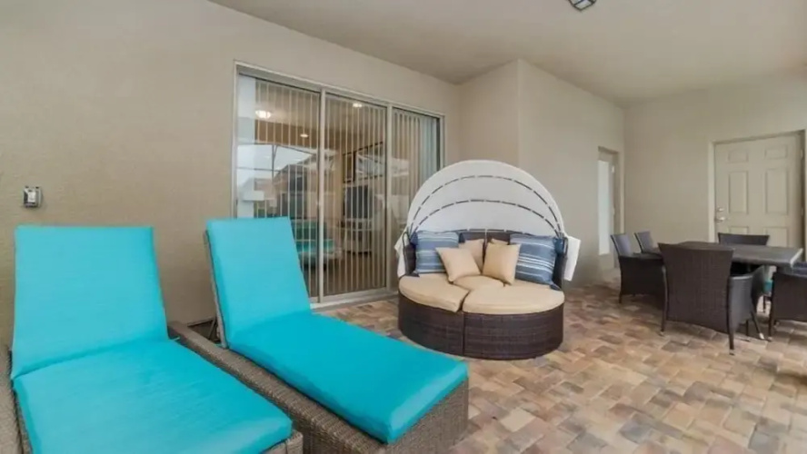 Beautiful 6 bedroom 4.5 Bathroom Pool Home in Windsor at Westside