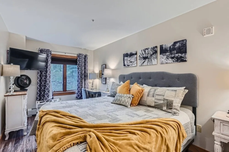 2225 Red Hawk 2 Bedroom Condo by RedAwning