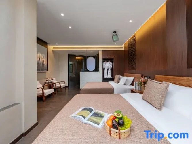Standard Quadruple room with courtyard view