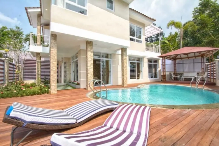 4 Bedrooms Villa