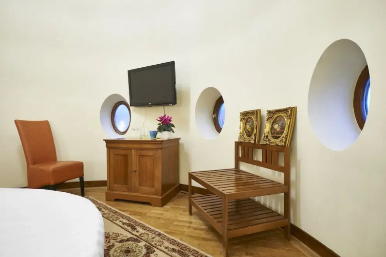 Cozy Attic Room IV