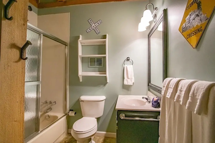 Autumn Escape Indoor Plunge Pool + 22 Guests
