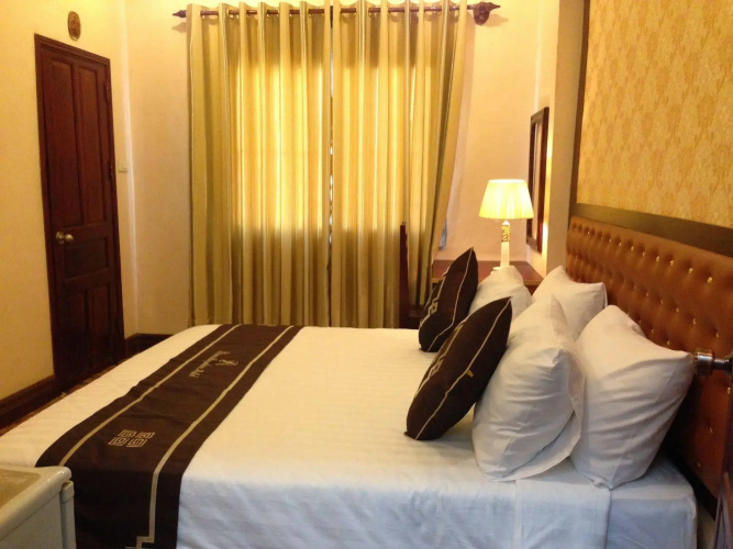 Charming Riverside Hotel