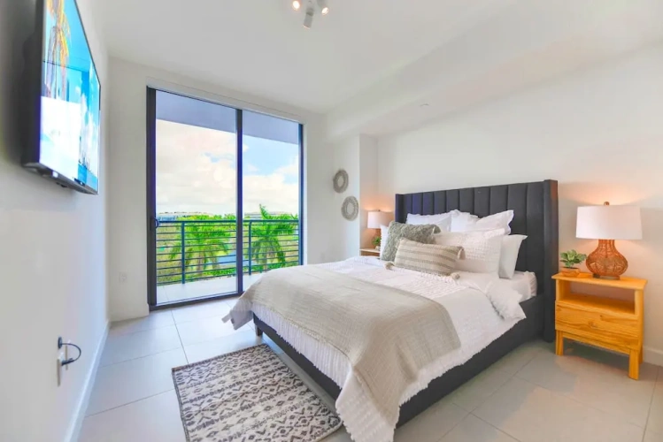 1 Bedroom Comfort room with balcony and with city view