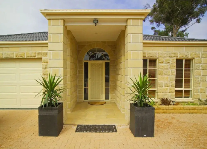 Serviced Houses - Bulla Hill