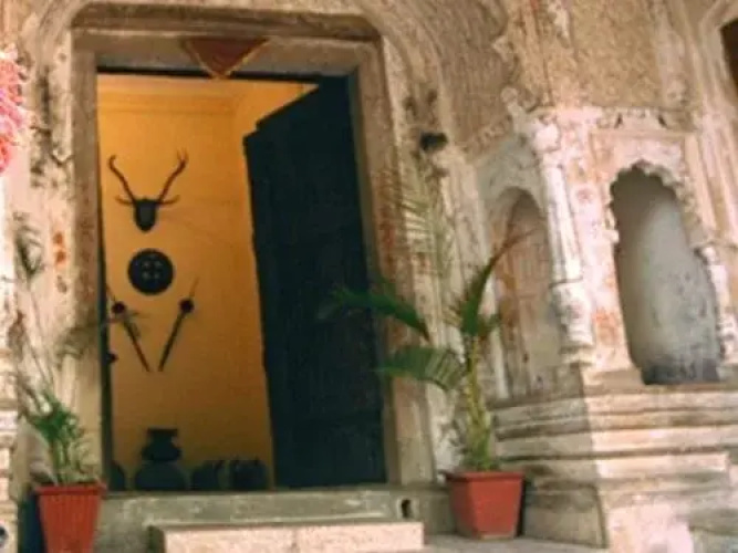 Alipura Palace