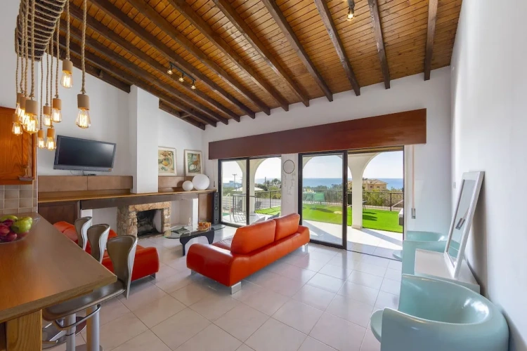3 Bedrooms Villa