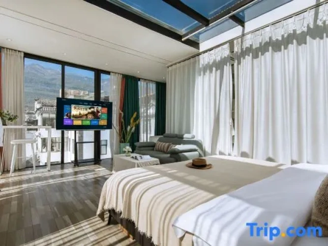 Suite with mountain view