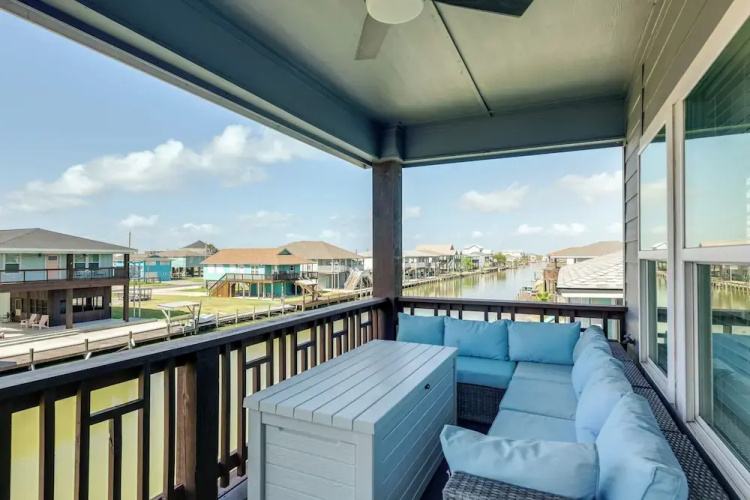 Resort Perks: Waterfront Rockport Home!