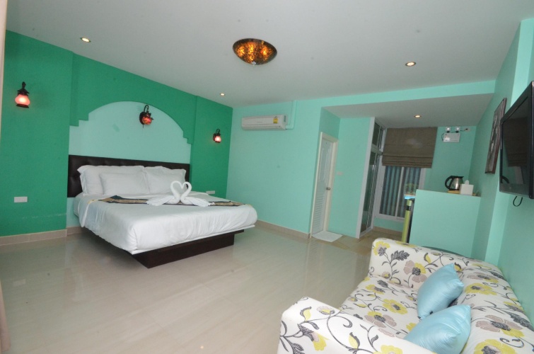 Standard room with pool view