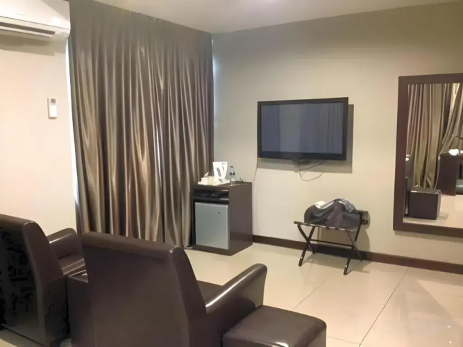 Capital O Rail Hotel