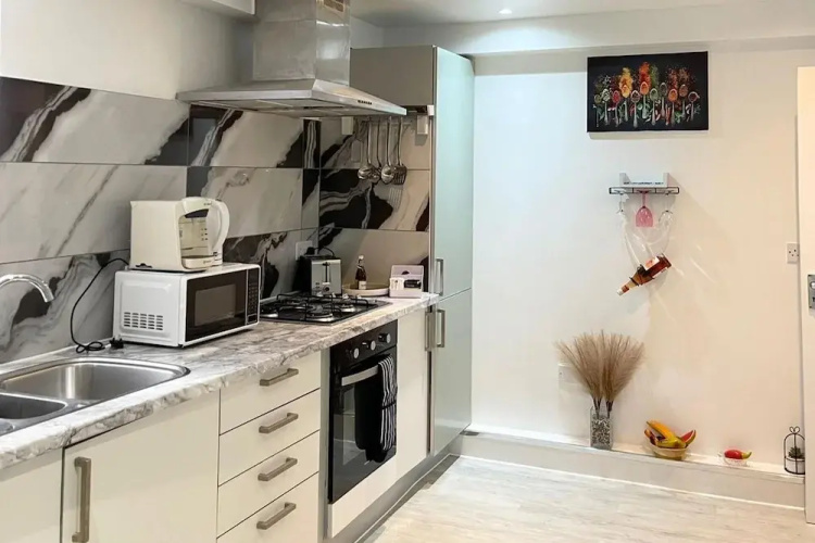 Apartment - Sleeps 4 - Parking - Wifi